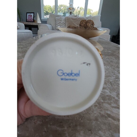 Hummel Figurine, 'Sister' Girl With  Basket, 98/0 - Picture 5 of 5